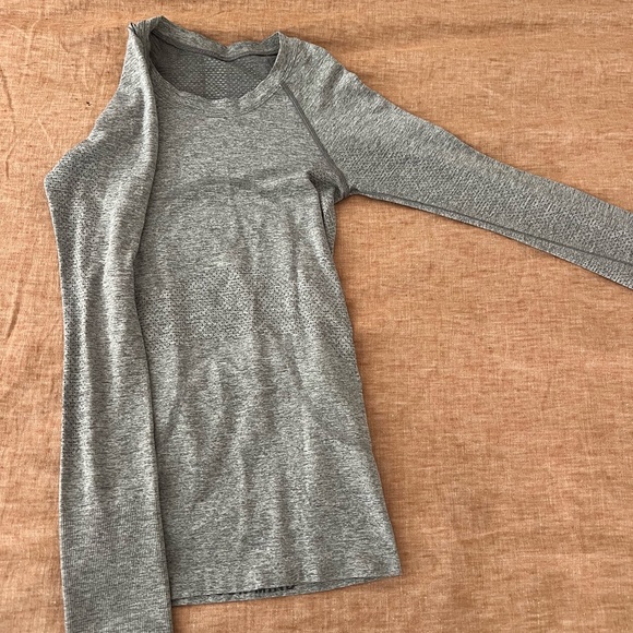 Grey Lululemon Long Sleeve Swiftly Size 0 - Picture 1 of 2